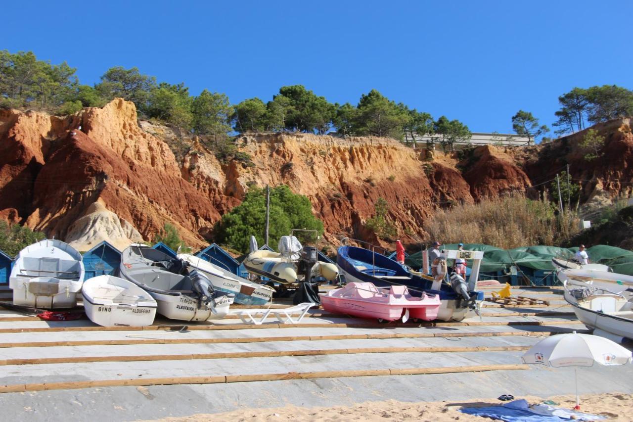 Appartement Logement entier piscine et mer 1 chambre à Olhos de Agua  Extérieur photo