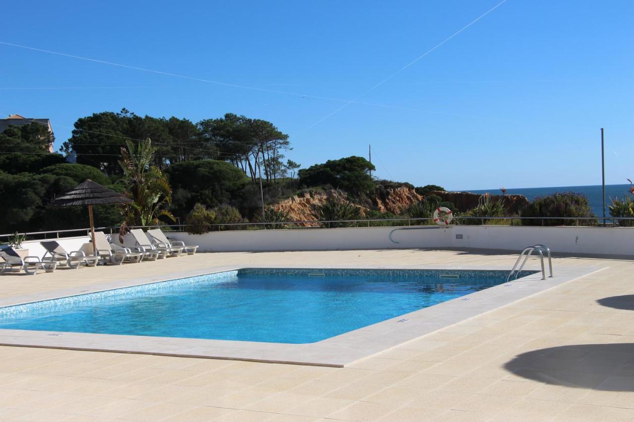 Appartement Logement entier piscine et mer 1 chambre à Olhos de Agua  Extérieur photo