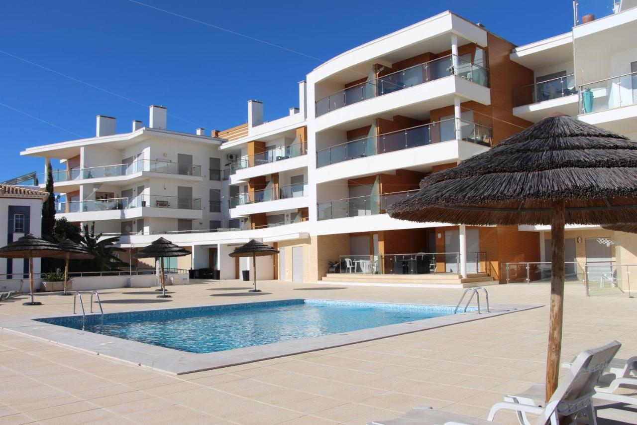 Appartement Logement entier piscine et mer 1 chambre à Olhos de Agua  Extérieur photo